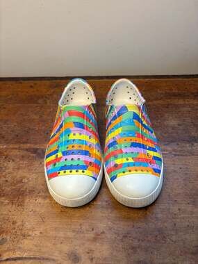 Native Kids Jefferson Print Slip-On Water Shoes Rainbow Multi Stripe Size C12